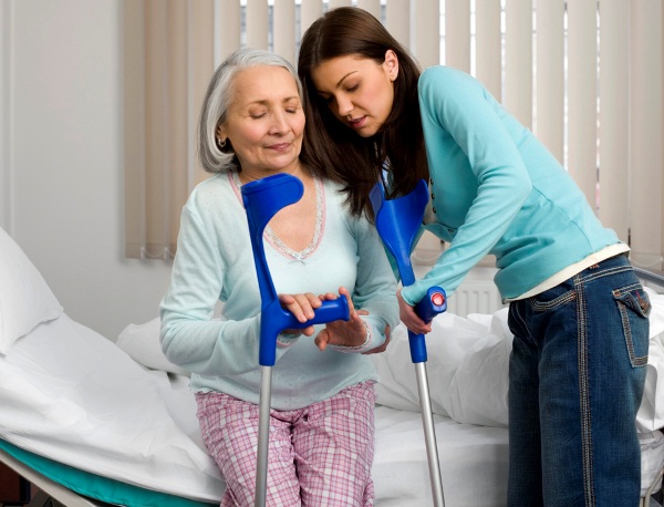 переломы - наиболее частое осложнение остеопороза у женщин